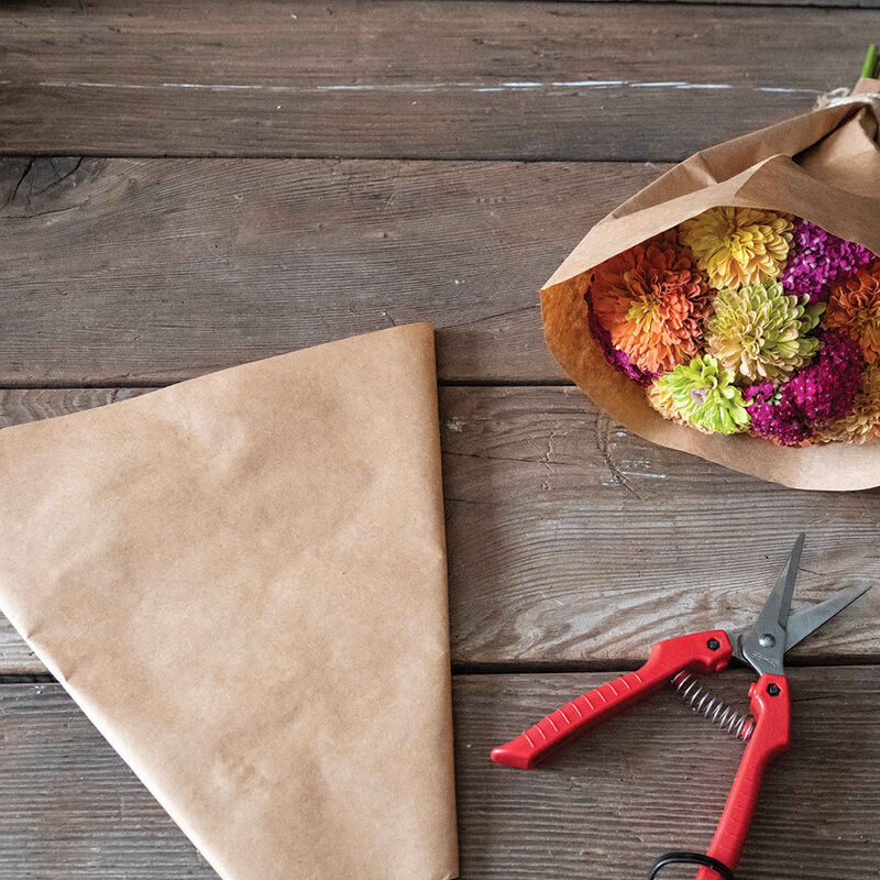 Kraft Paper Cut-Flower Sleeves – XS, 100 Count Kraft Paper Cut-Flower Sleeves – XS, 100 Count Flower Post-Harvest