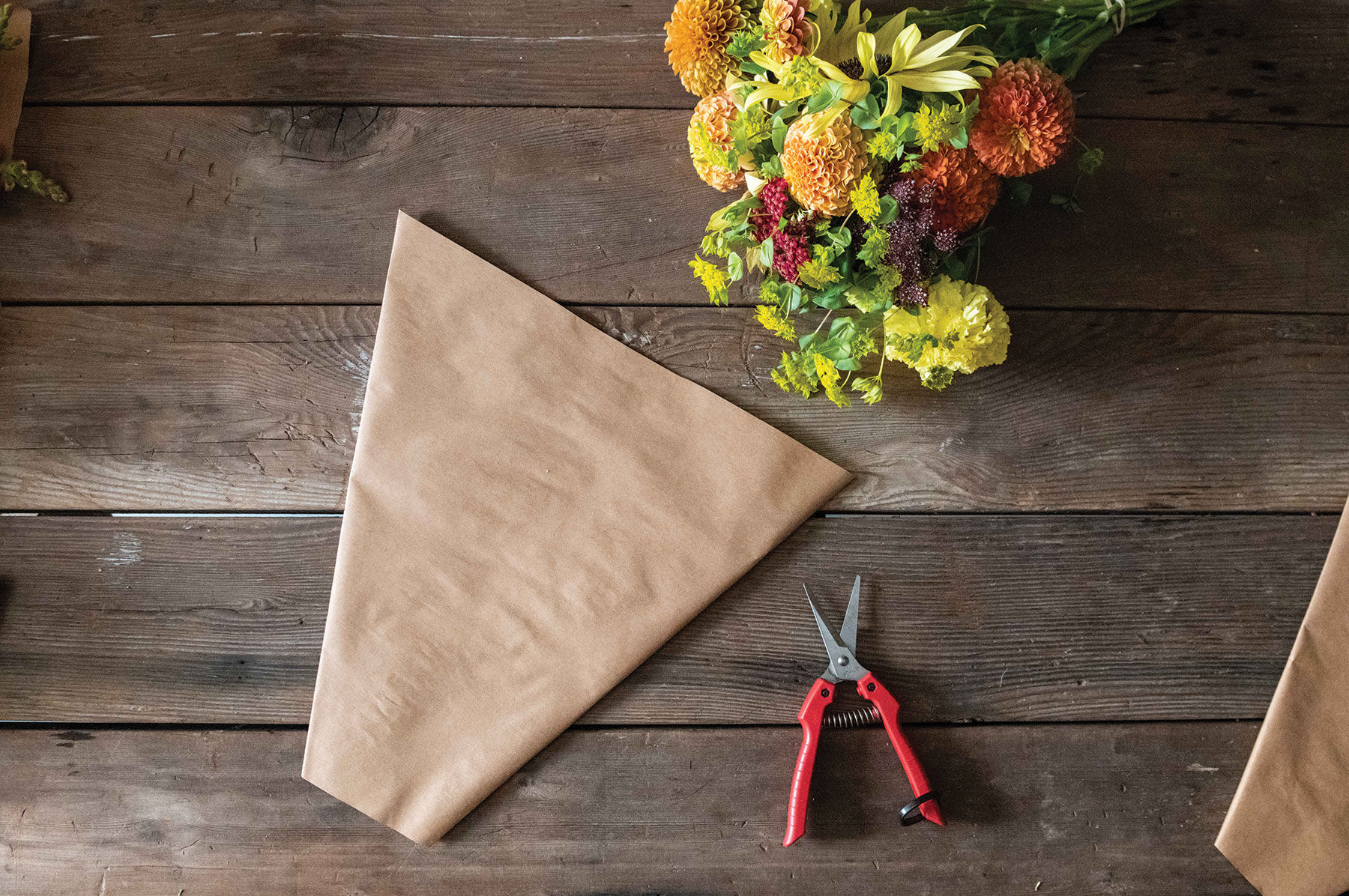 Kraft Paper Cut-Flower Sleeves &ndash; M, 100 Count Flower Post-Harvest