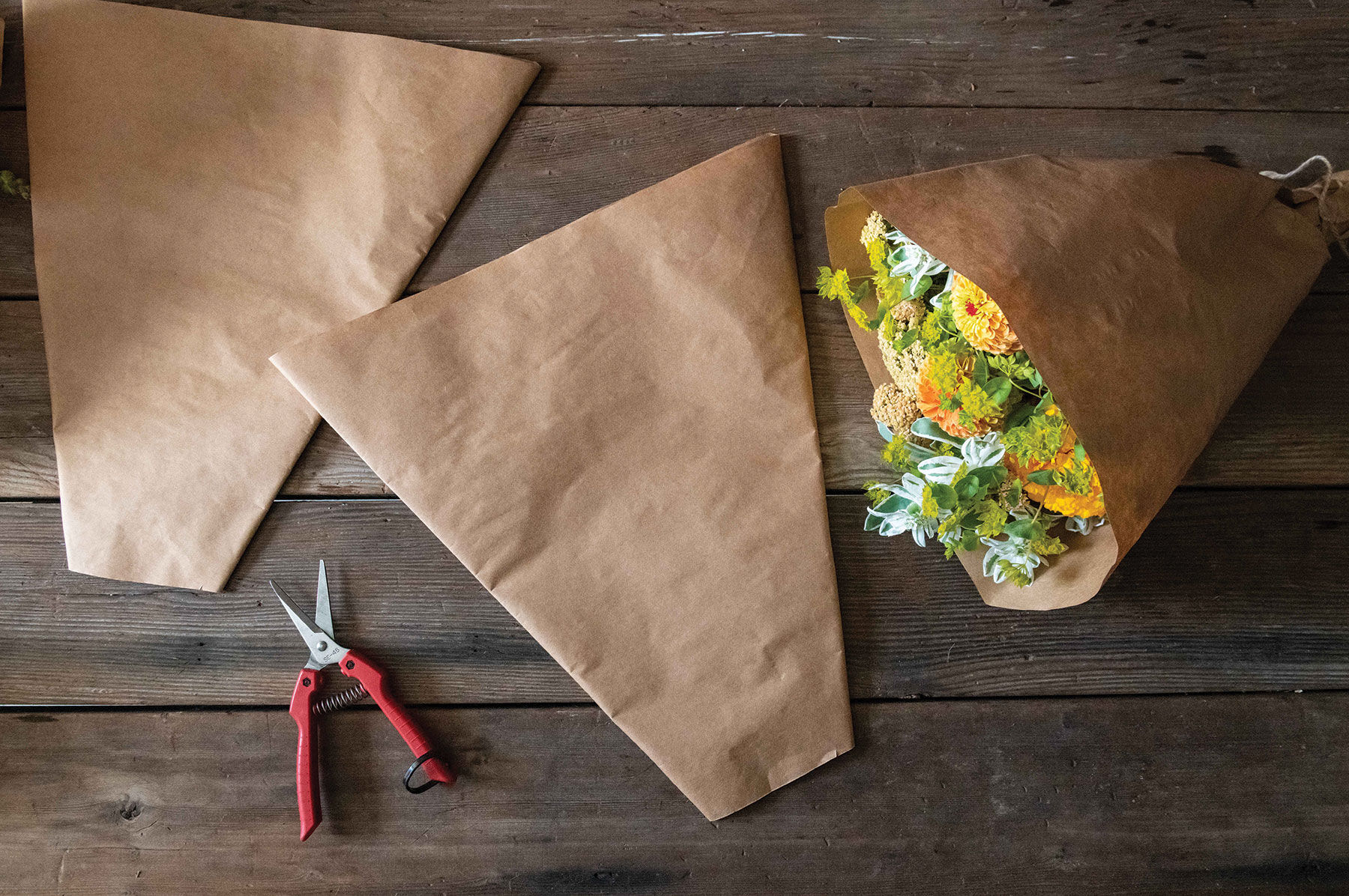 Kraft Paper CutFlower Sleeves L, 100 Count Johnny's Selected Seeds