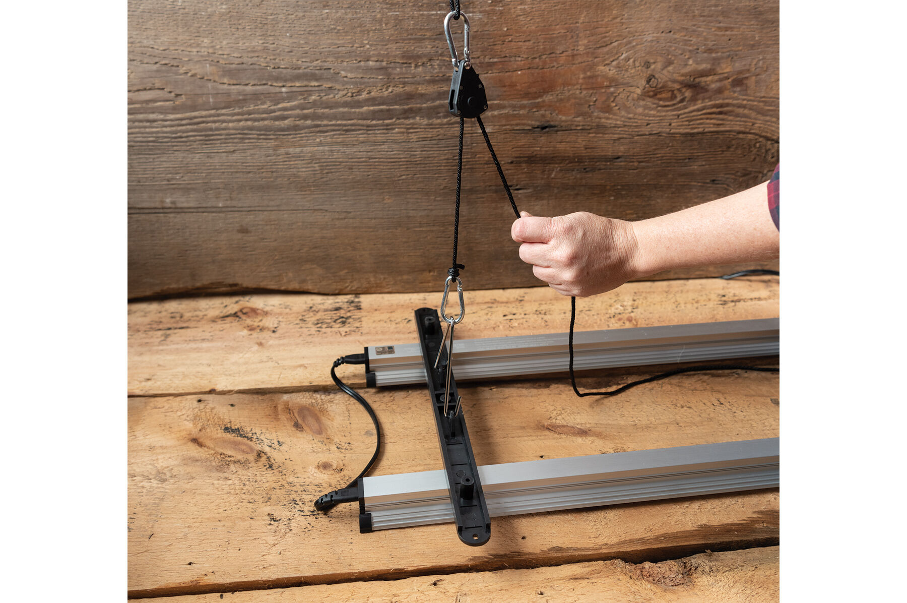 Grow store light hanger