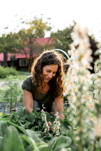 Melissa Hessney Masters offers a 3-tiered wedding floral menu...