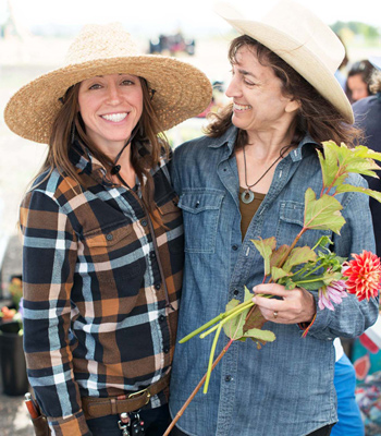 Kate Rowe (L) of Aztec Dahlias & Maryann Nardo (R) of 7petals Design team up to offer Design & Grow workshops.