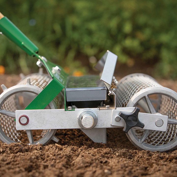 Six row seeder